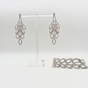 Ringtones earrings and bracelet.